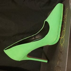 Classic green Shoedazzle Erilyn heels